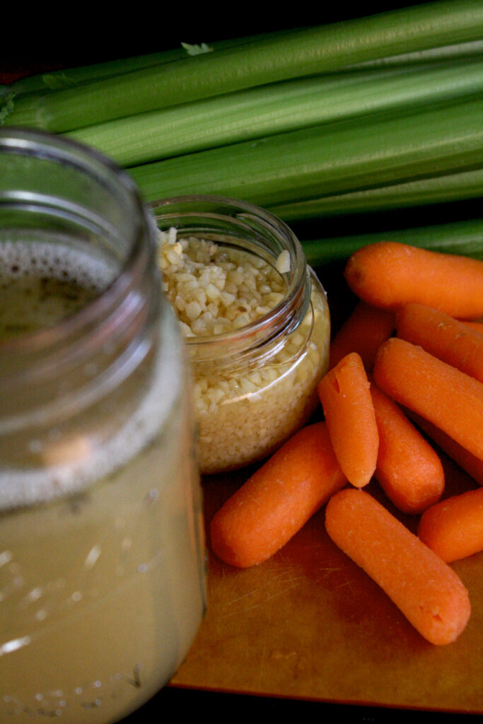 How to make homemade chicken stock