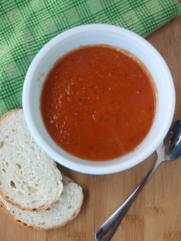 Simple and quick creamy tomato soup